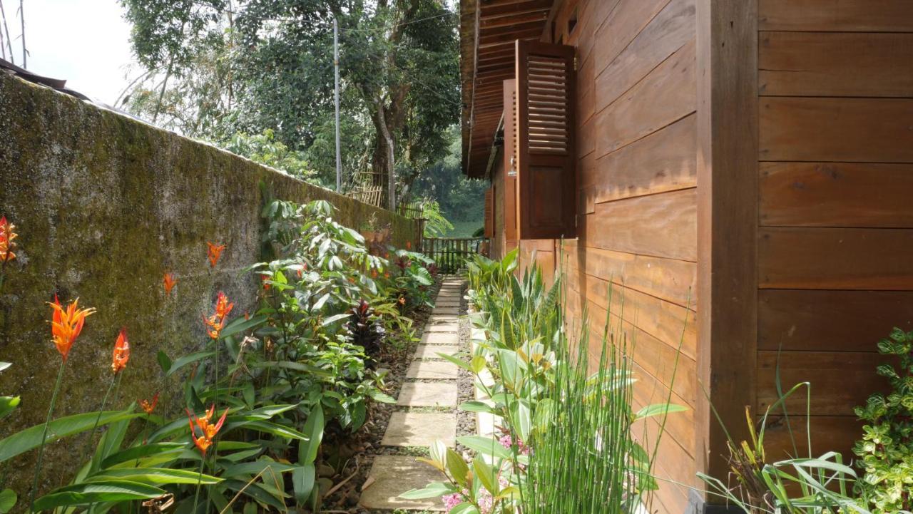 Sanggar Pantcha Indra Guest House Kemuning Bagian luar foto