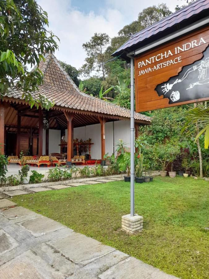 Sanggar Pantcha Indra Guest House Kemuning Bagian luar foto