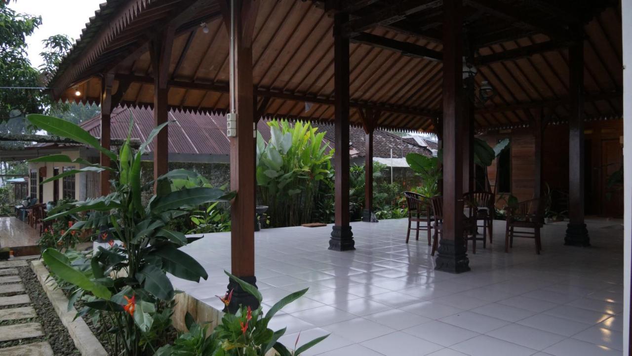 Sanggar Pantcha Indra Guest House Kemuning Bagian luar foto