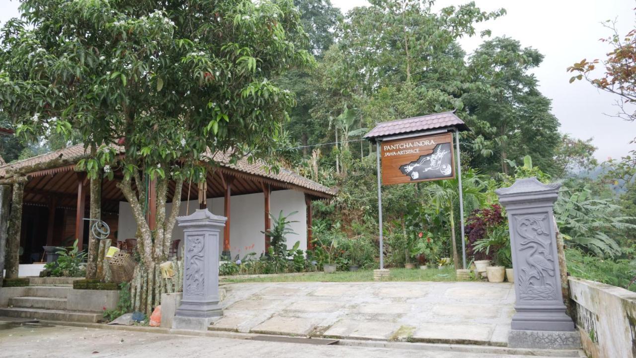 Sanggar Pantcha Indra Guest House Kemuning Bagian luar foto