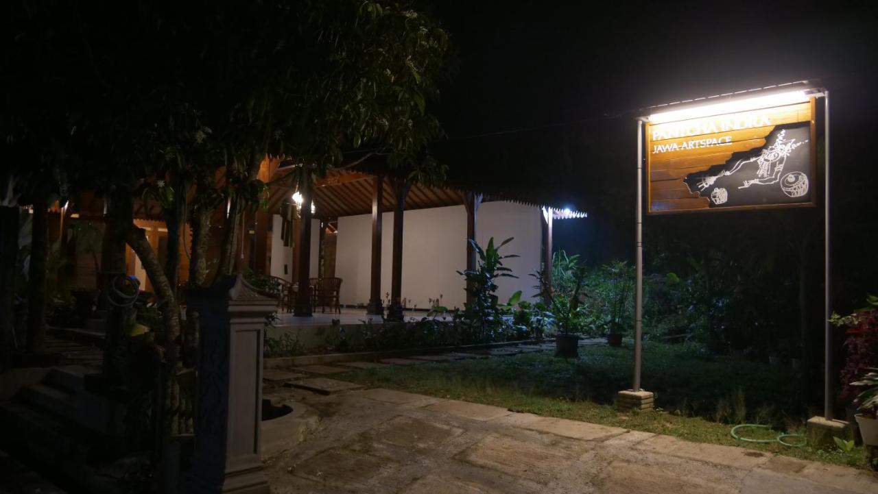 Sanggar Pantcha Indra Guest House Kemuning Bagian luar foto