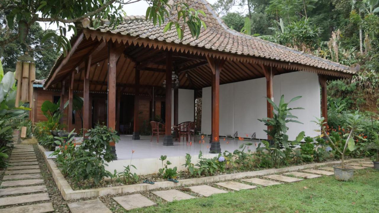 Sanggar Pantcha Indra Guest House Kemuning Bagian luar foto