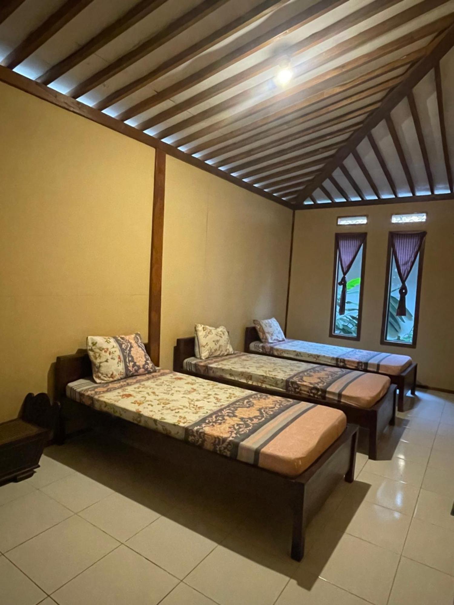 Sanggar Pantcha Indra Guest House Kemuning Bagian luar foto